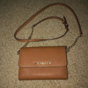 GREAT CONDITION- BROWN MICHAEL KORS CROSSBODY